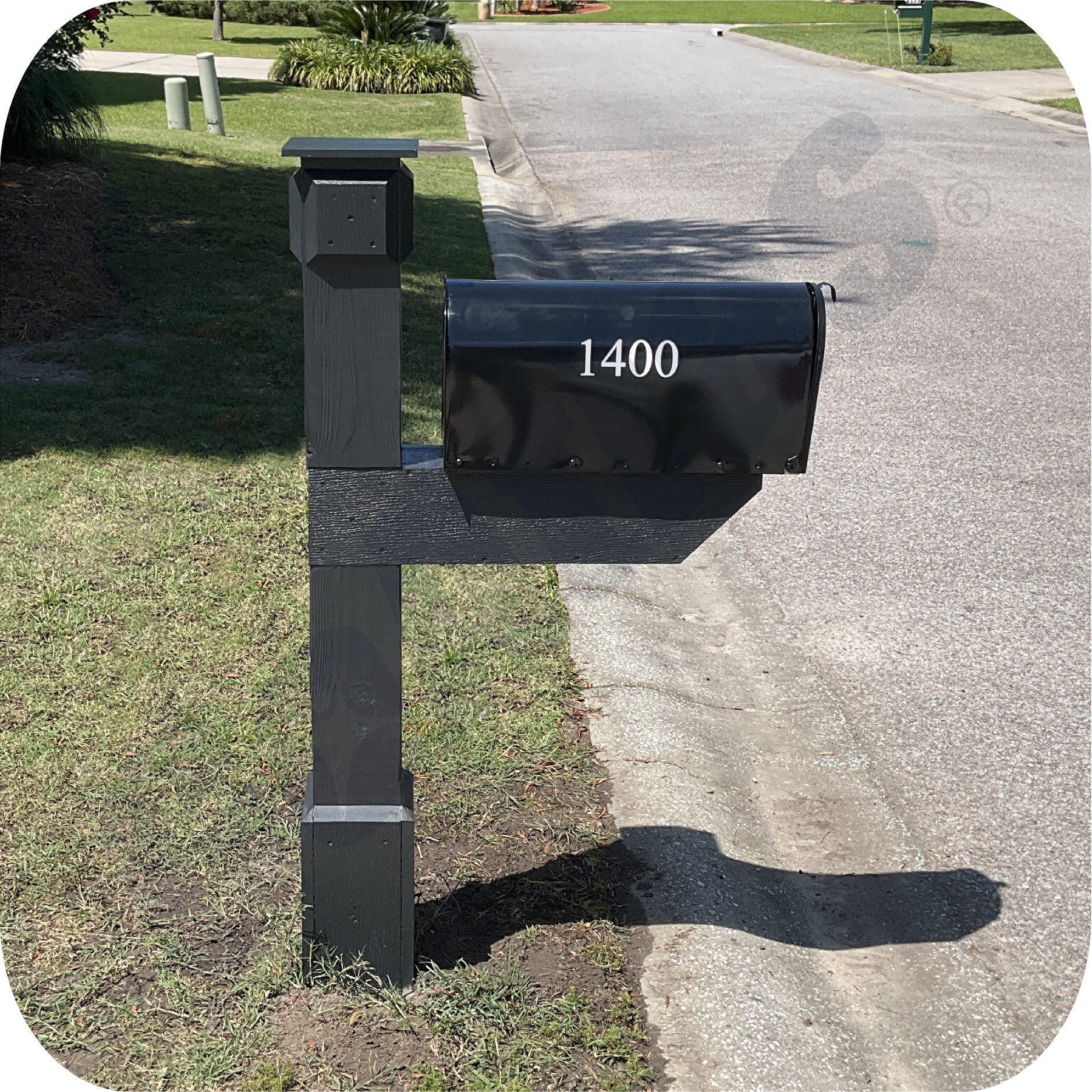Legend Oaks-Mailbox and Post (Dark Green)