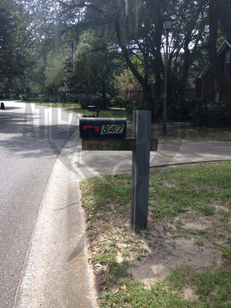 Parrot Creek- Mailbox and Post
