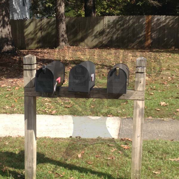 Bloomfield- 3 Mailboxes and Post
