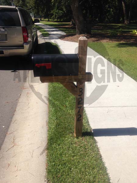 Brownswood Farms- Mailbox and Post