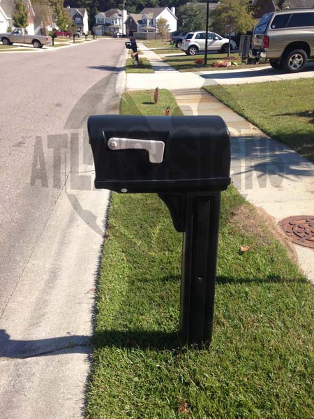 Planters Trace- Mailbox and Post
