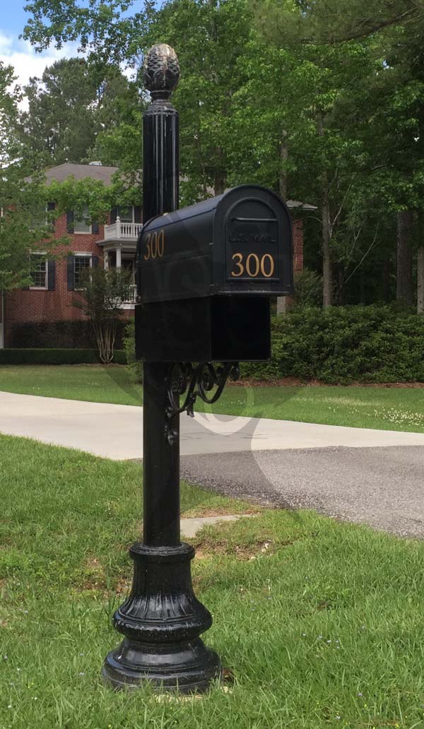Moody's Plantation- Mailbox and Post
