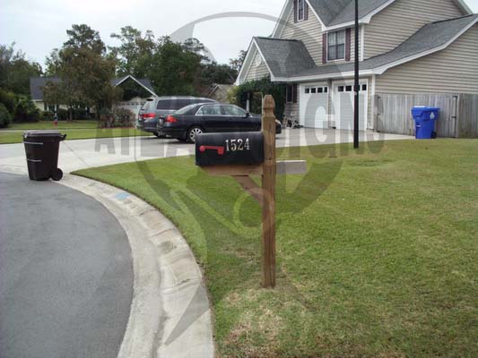 Landings Run- Mailbox and Post