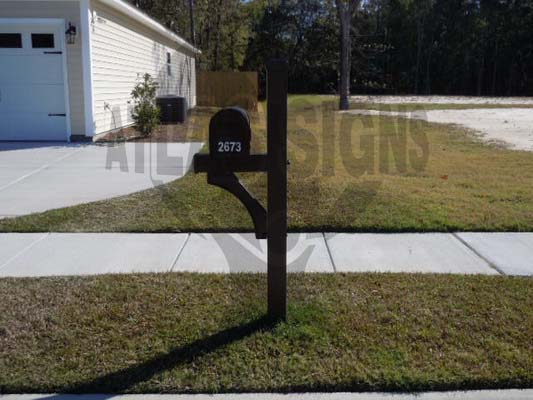 Linnen Place- Mailbox and Post